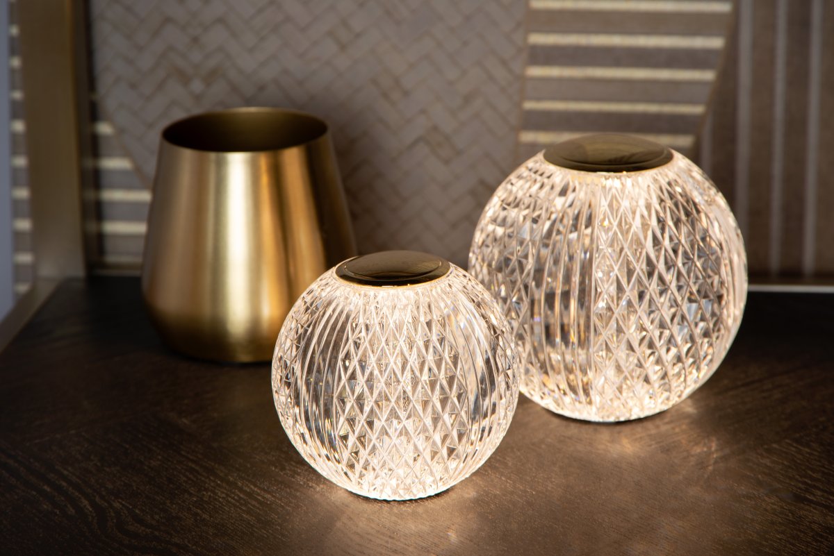 Cintra 11cm Transparant Draagbare Van Lucide - De lamp is voorzien van een ge&iuml;ntegreerde LED en een 3-traps dimmer die eenvoudig te bedienen is via een aanraakgevoelige knop aan de bovenkant.