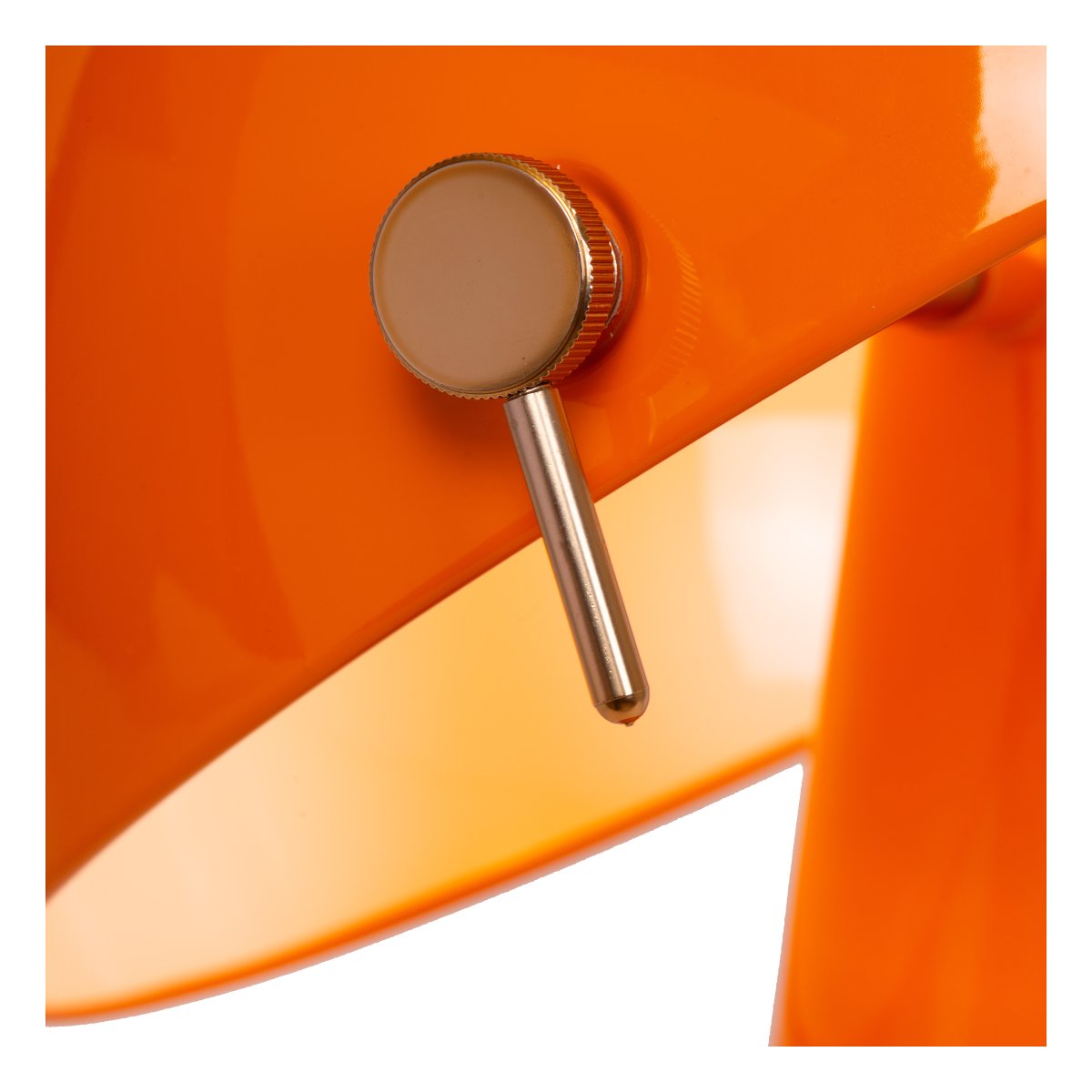 Barone 52cm Oranje tafellamp Van Lucide - De lamp verspreidt een aangename gloed en staat zowel op een bureau als op een bijzettafel.