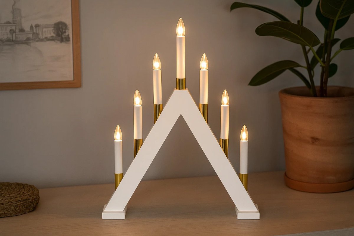 Hilda 7 Wit Van Pixie Design - Het is aan te raden om het bij het raam of op het bureau in de woonkamer te plaatsen.