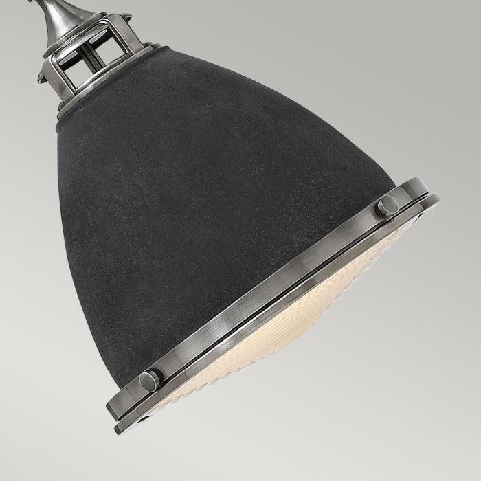 Amelia Ø32 Antiek zink hanglamp Van Elstead Lighting - Kupolen har en etsad prismatisk bottenlins, och denna helmetalliska versionen i antik-zink har en autentisk vintagelook.