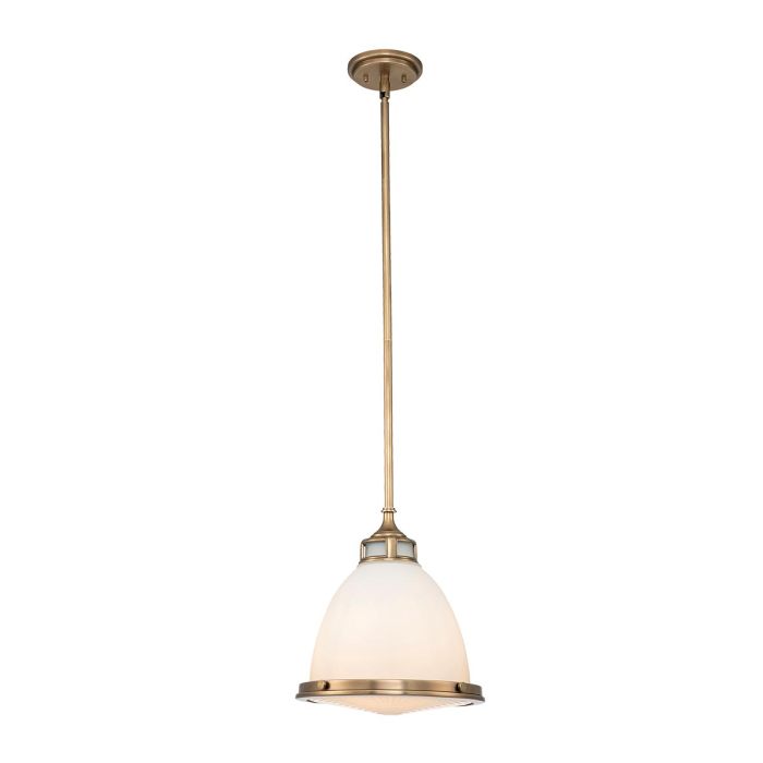 Amelia Ø32 Messing hanglamp Van Elstead Lighting - Amelia har en klassisk pendeldesign som f&ouml;rnyar vintage-detaljer med ett gjutet glasf&auml;ste, en gjuten metallram samt framtr&auml;dande g&aring;ngj&auml;rn och sp&auml;nnen.