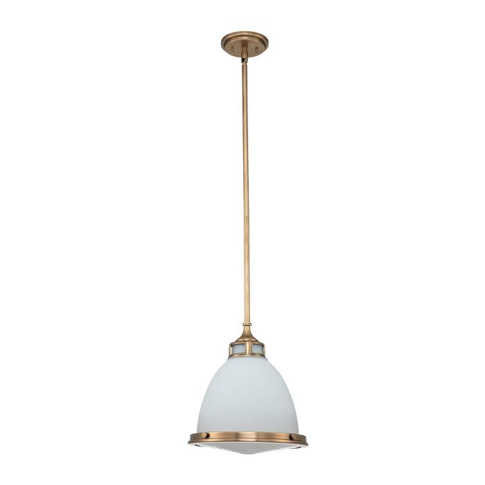 Amelia Ø32 Messing hanglamp Van Elstead Lighting - Amelia har en klassisk pendeldesign som f&ouml;rnyar vintage-detaljer med ett gjutet glasf&auml;ste, en gjuten metallram samt framtr&auml;dande g&aring;ngj&auml;rn och sp&auml;nnen.