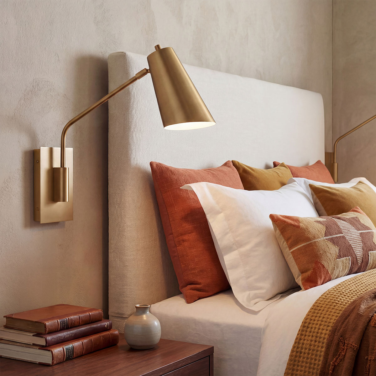 Bray 42cm Messing leeslamp Van Elstead Lighting - Bray is een praktische wandlamp met een minimalistisch design in een gelakte messing afwerking.
