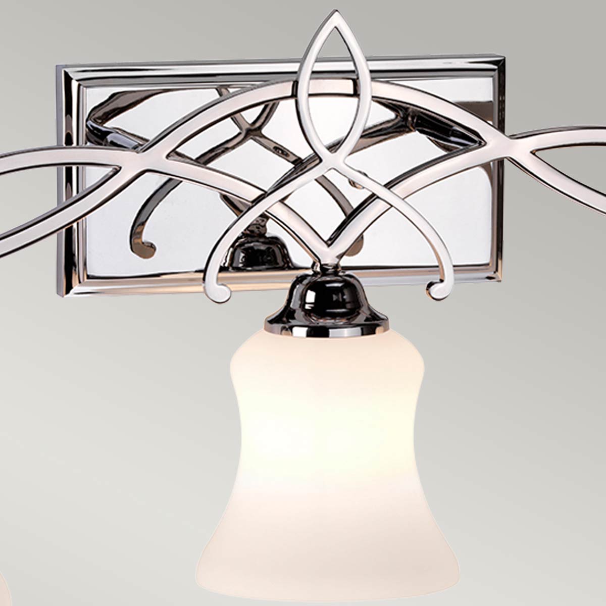Brooke 60cm Gepolijst chroom badkamerlamp Van Elstead Lighting - De Brooke wandlamp heeft een vernieuwd traditioneel ontwerp met een minimalistisch, gesmeed kruldetail in gepolijst chroom dat op elegante wijze het ge&euml;tste opaalglas aanvult.