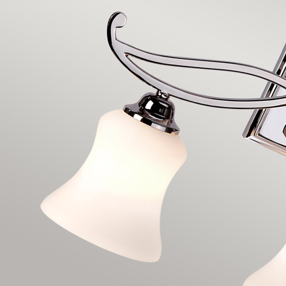 Brooke 60cm Gepolijst chroom badkamerlamp Van Elstead Lighting - De Brooke wandlamp heeft een vernieuwd traditioneel ontwerp met een minimalistisch, gesmeed kruldetail in gepolijst chroom dat op elegante wijze het ge&euml;tste opaalglas aanvult.