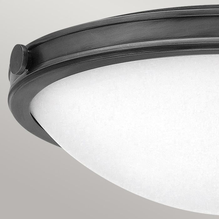 Collier Ø48 Zwart plafondlamp Van Elstead Lighting - Samen met de witte, matte glazen kap die een zacht en aangenaam licht geeft, ontstaat een fijne sfeer.