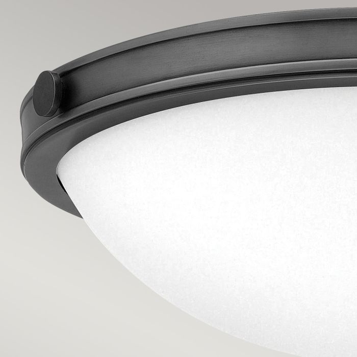 Collier Ø35 Zwart plafondlamp Van Elstead Lighting - Samen met de witte, matte glazen kap, die een zacht en aangenaam licht geeft, ontstaat een fijne sfeer.