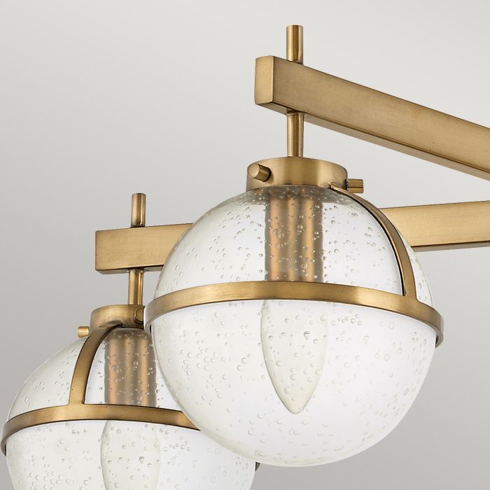 Hollis Ø80 Antiek messing/transparant badkamerlamp Van Elstead Lighting - Hollis is een decoratieve plafondlamp voor de badkamer met een uitgesproken vintage uitstraling, geïnspireerd op het midden van de 20e eeuw.