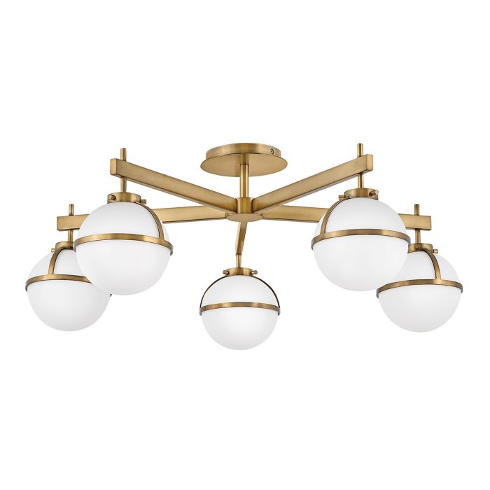 Hollis Ø80 Antiek messing/wit badkamerlamp Van Elstead Lighting - Hollis is een decoratieve plafondlamp voor de badkamer met een uitgesproken vintage uitstraling, ge&iuml;nspireerd op het midden van de 20e eeuw.