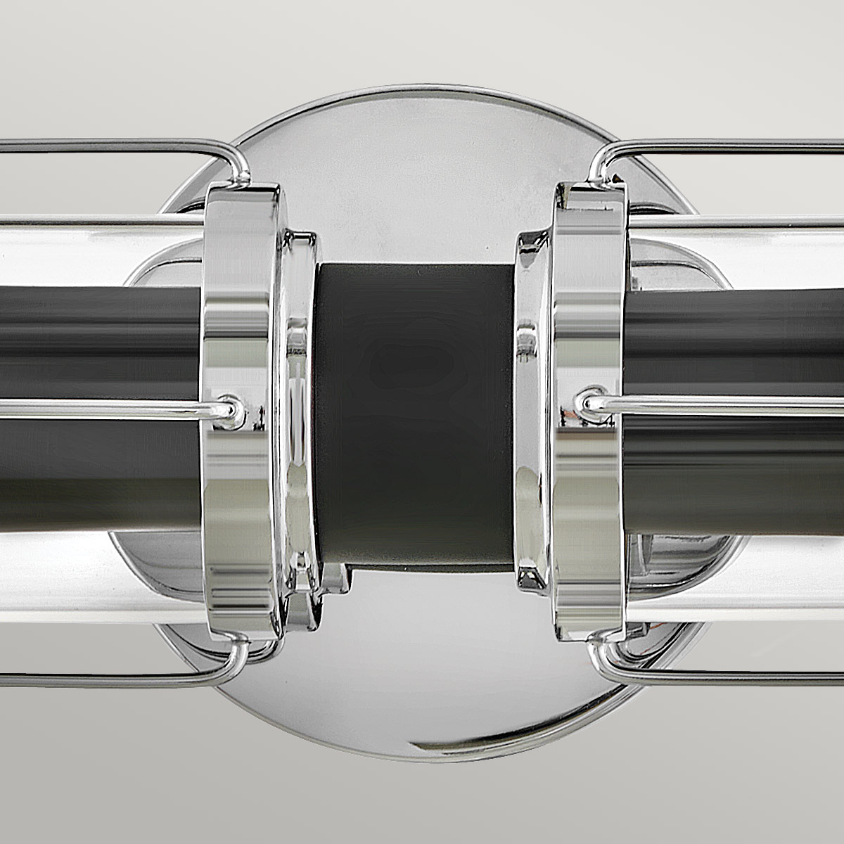Masthead 60cm Chroom badkamerlamp Van Elstead Lighting - Deze is voorzien van twee cilinders van helder glas die de lichtbronnen omringen en een gelijkmatige en aangename lichtverdeling creëren.