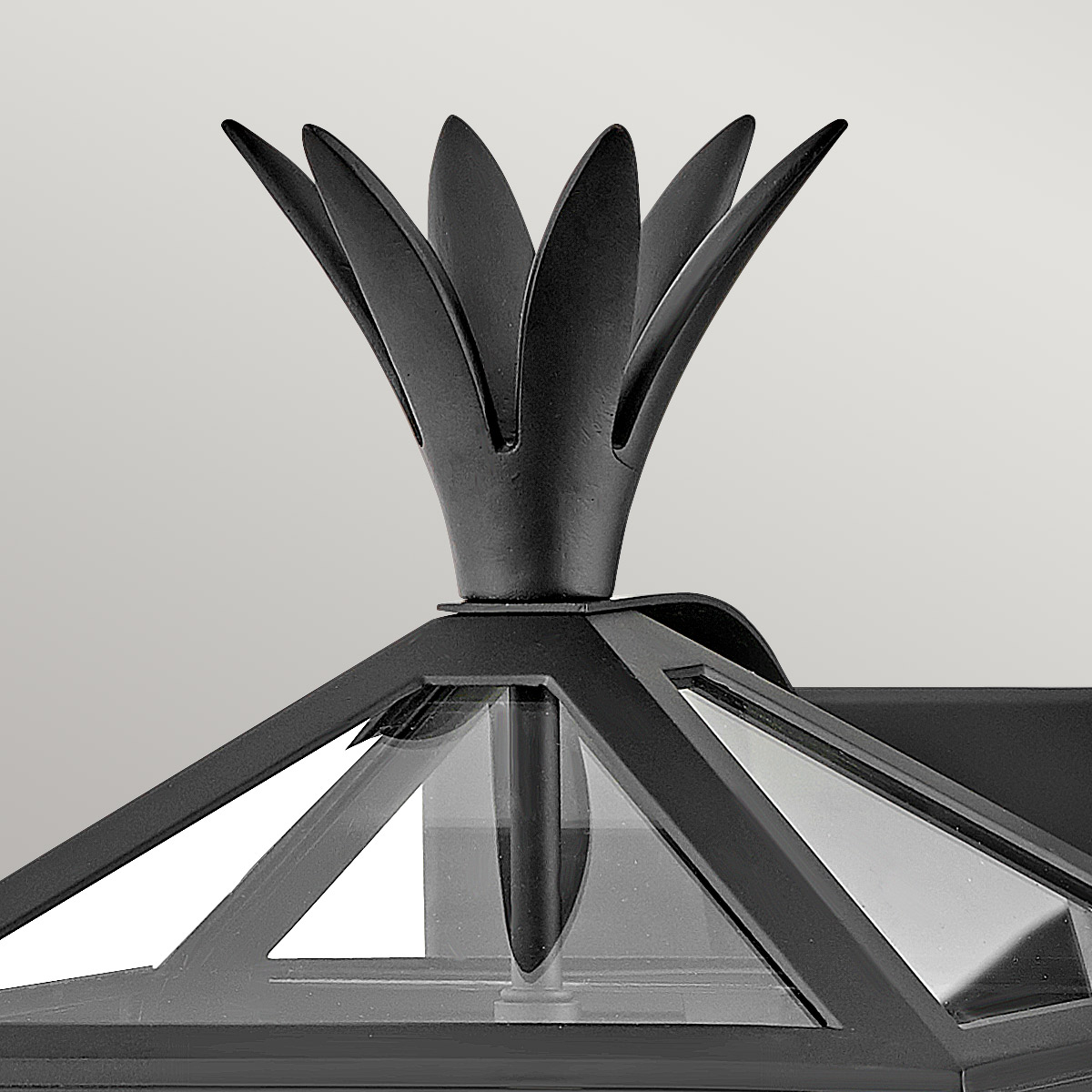 Palma Zwart buitenlamp Van Elstead Lighting - Palma is gemaakt van aluminium met helder glas en is daardoor duurzaam en heeft een vleugje ouderwetse charme.