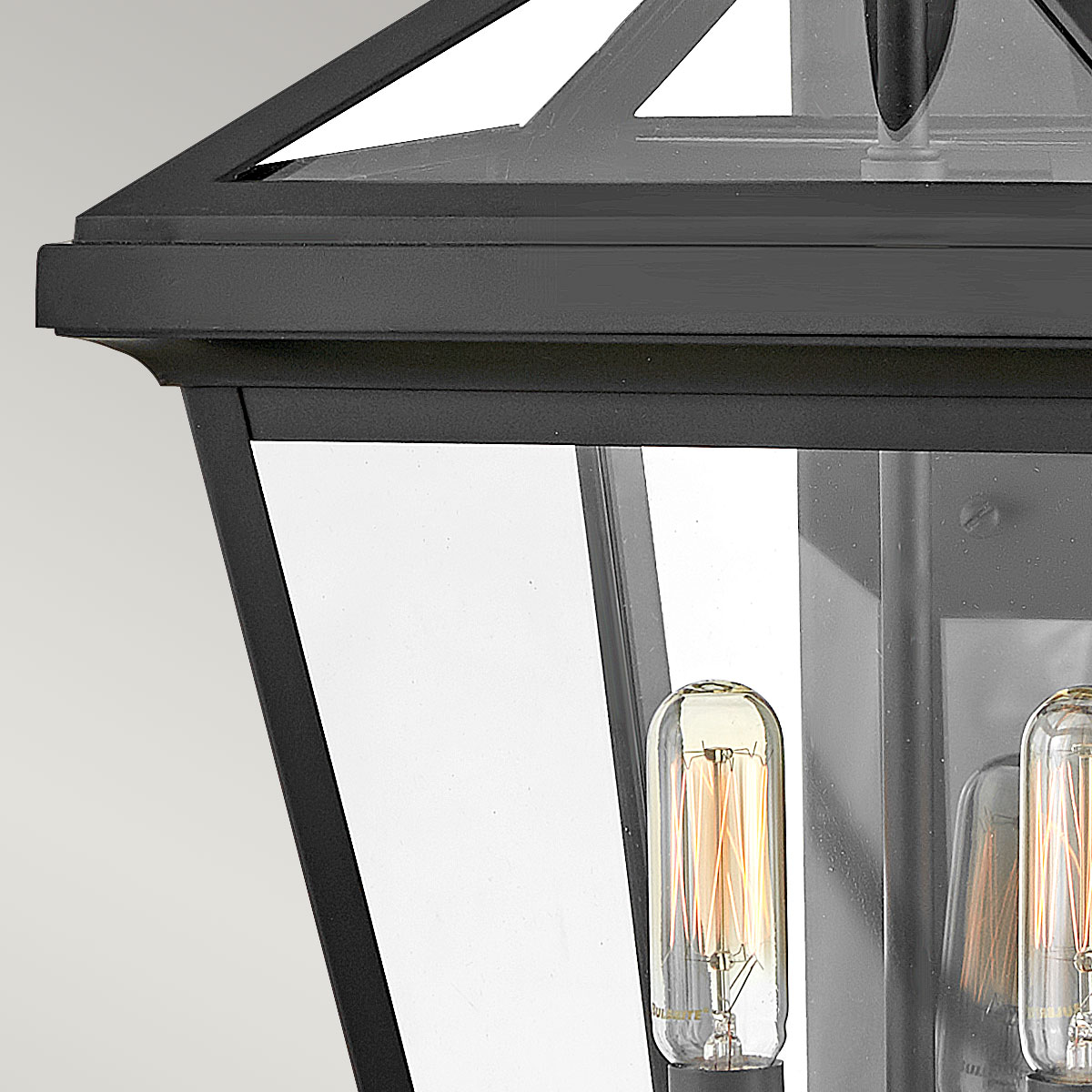 Palma Zwart buitenlamp Van Elstead Lighting - Palma is gemaakt van aluminium met helder glas en is daardoor duurzaam en heeft een vleugje ouderwetse charme.
