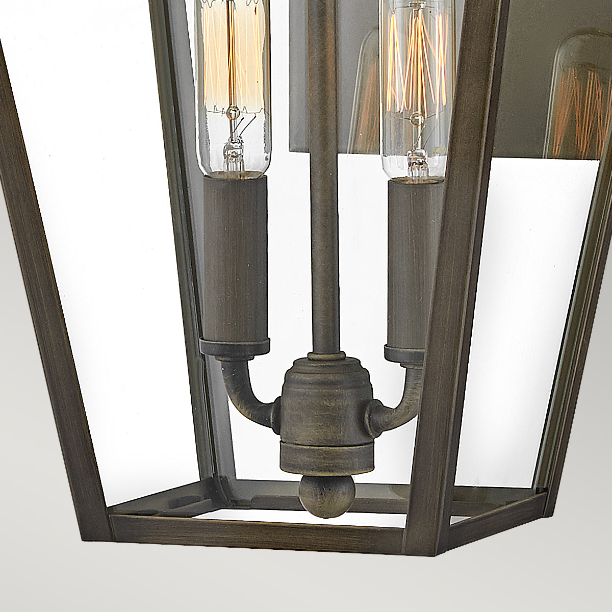 Palma Bronzen buitenlamp Van Elstead Lighting - Palma is gemaakt van aluminium met helder glas en is daardoor duurzaam en heeft een vleugje ouderwetse charme.