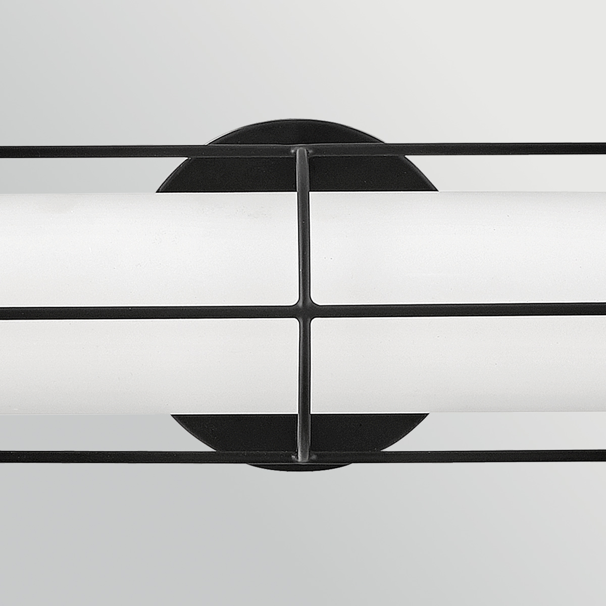 Saylor 60cm Zwart badkamerlamp Van Elstead Lighting - De lamp is gemaakt van metaal met een matzwarte afwerking en heeft een langwerpig opaalglas dat een gelijkmatig en fijn licht verspreidt.