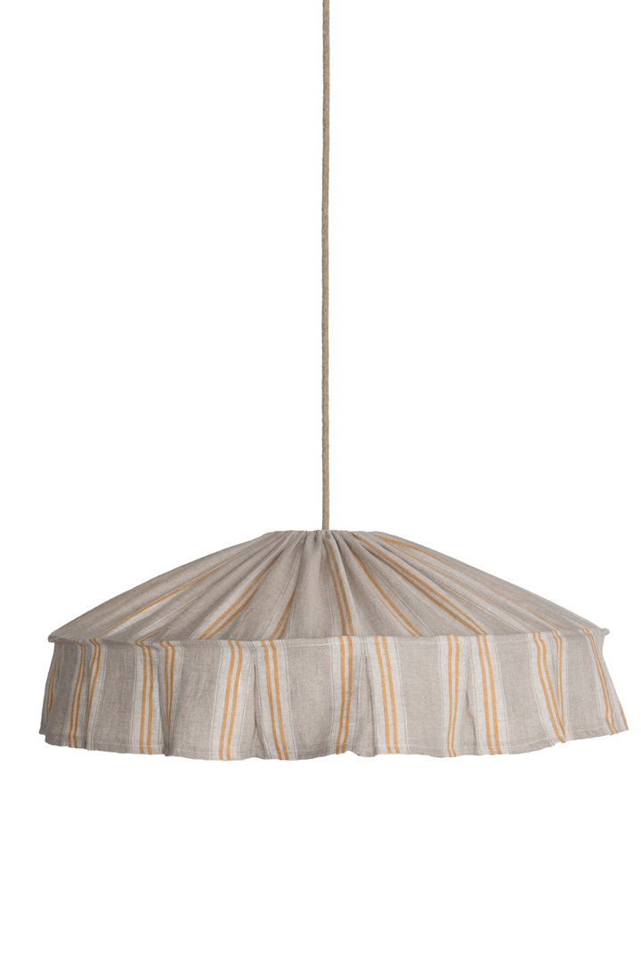 Vinga Lampenkap Excl. Ophanging Ø58 Natuur/geel hanglamp Van Alde & Lind - Vinga is een decoratieve plafondlampenkap gemaakt van 100% linnen met een prachtig gestreept patroon in honinggeel en natuurlijke tinten.