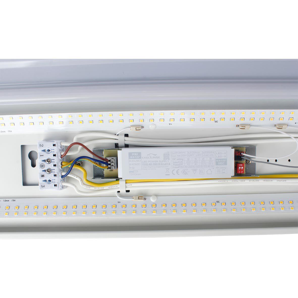 Liny Grab 3000/4000K 120cm Wit Van Designlight - De opalen, diffuus koepel zorgt voor gecontroleerde vermindering van verblinding en een gelijkmatige lichtverdeling over het oppervlak, waardoor een aangename verlichtingsomgeving ontstaat, bijvoorbeeld in gangen, magazijnen, garages en parkeergarages.