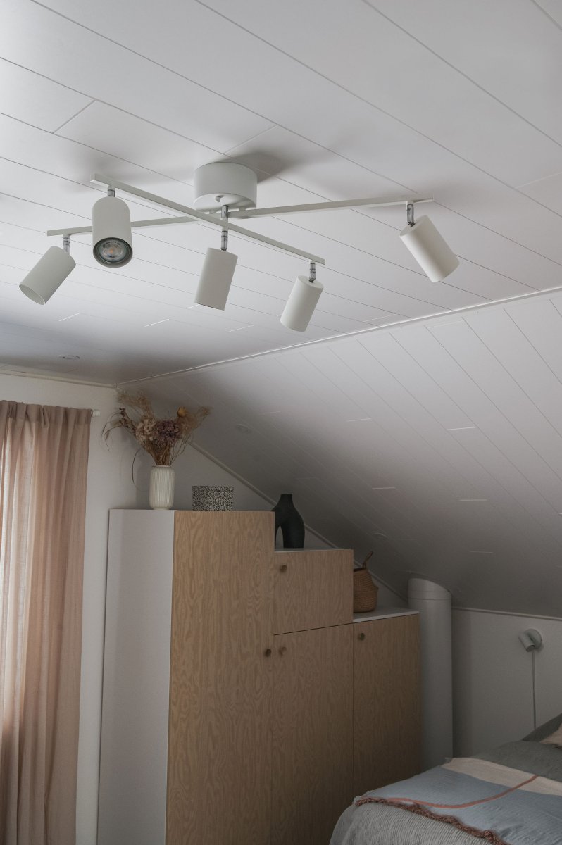 Marlina 5 Wit spot Van Trio Lighting - De lamp is ideaal voor in de keuken, hal of woonkamer.