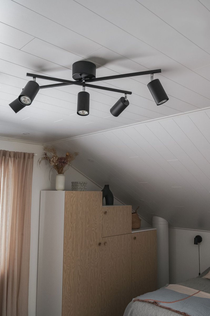 Marlina 5 Zwart spot Van Trio Lighting - De lamp is ideaal voor in de keuken, hal of woonkamer.