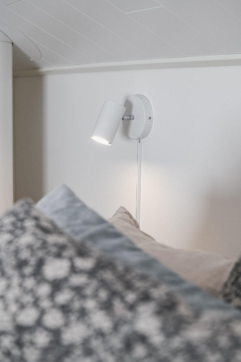 Marlina Wit leeslamp Van Trio Lighting - De moderne wandspot MARLEY biedt met zijn strakke design verlichting op maat voor de woonkamer of hal.