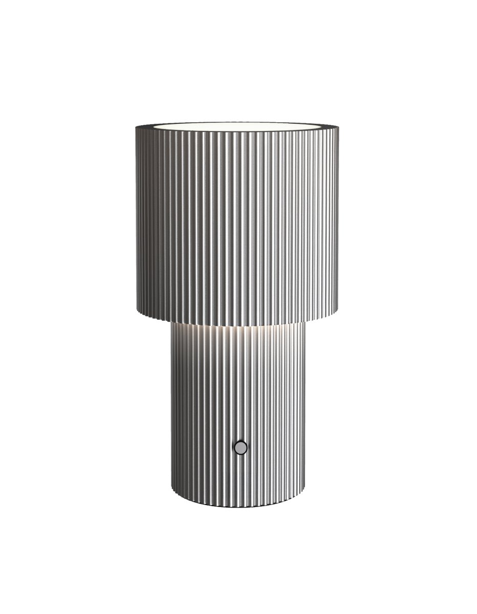 Iluma 22cm Zilver Draagbare Van Herstal - Iluma heeft een geïntegreerde LED met een warm wit licht van 2700K en een lichtopbrengst van 60 lumen.