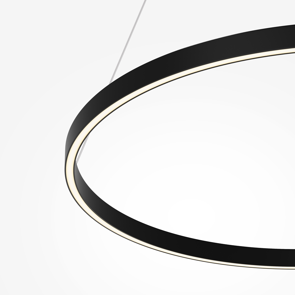 Rim Ø80 Zwart hanglamp Van Maytoni - De ge&iuml;ntegreerde ledstrip verspreidt het licht zowel naar beneden als rondom, waardoor hij perfect is voor boven de eettafel of als elegant lichtpunt in de woonkamer.