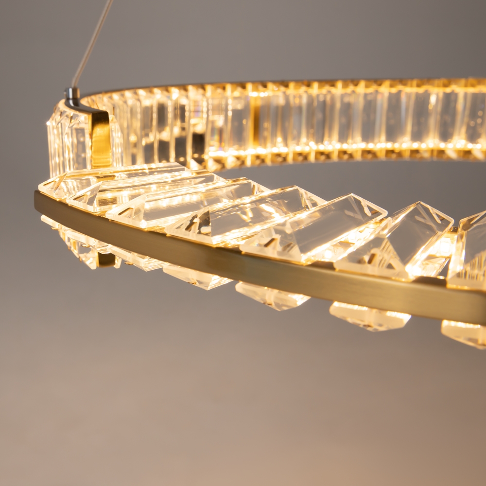 Krone Ø62 Messing hanglamp Van Maytoni - Met zijn royale diameter van 62 cm is hij een luxueuze blikvanger in huis en verspreidt hij een warm en sfeervol licht.