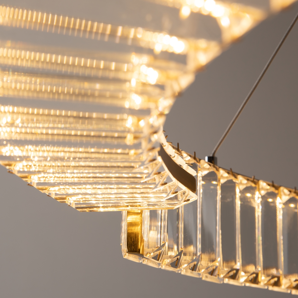 Krone Ø80 Messing hanglamp Van Maytoni - Met zijn royale diameter van 80 cm is hij een luxueuze blikvanger in huis en verspreidt hij een warm en sfeervol licht.