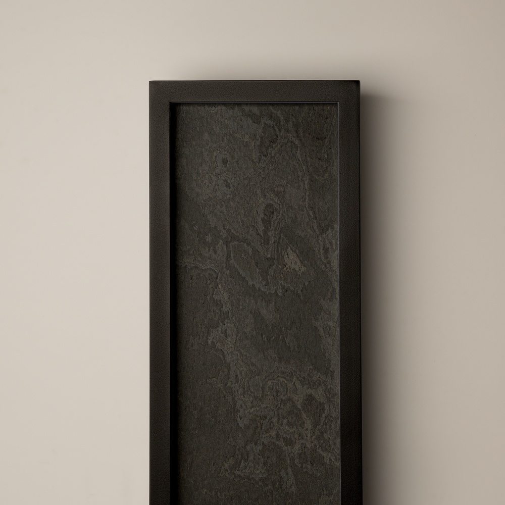 Orign 80cm Zwart wandlamp Van Maytoni - Orign is een metalen wandlamp met in het midden een elegante steenimitatie die een natuurlijke en exclusieve indruk geeft.