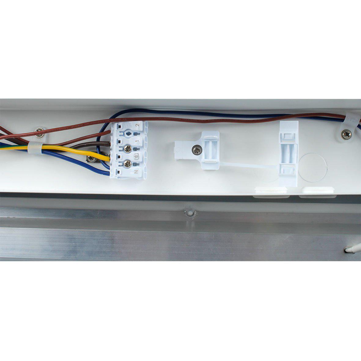 Bänky met stopcontact 58cm Wit Van Designlight - Dit model is 580 mm lang en levert een krachtig, gelijkmatig licht met een vermogen van 10 W en een lichtstroom van 1000 lumen, ideaal voor het verlichten van het gehele werkblad.