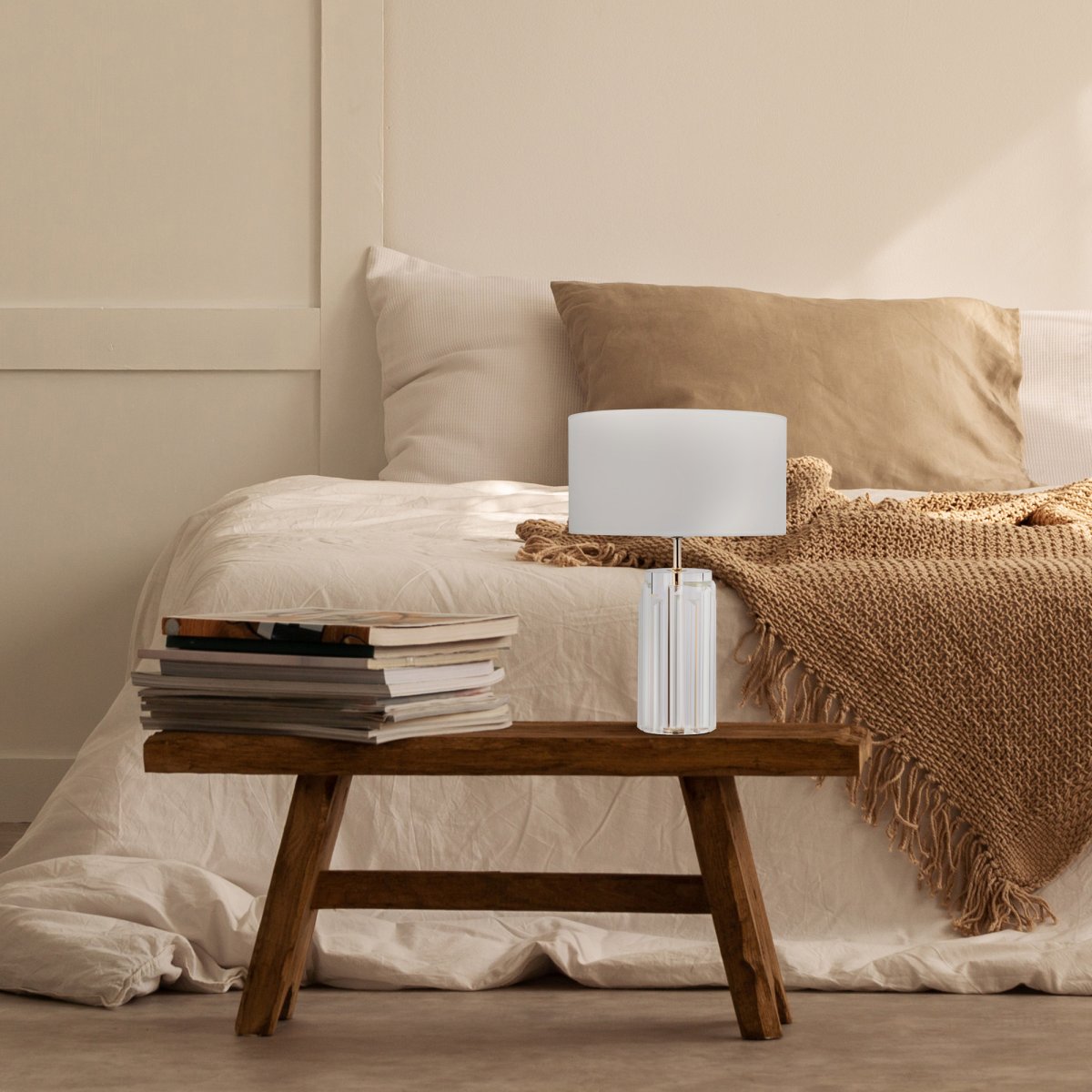 Muse 52cm Goud tafellamp Van Maytoni - De Muse tafellamp heeft een elegant design met een gebeeldhouwde voet van gegoten glas, waardoor het een waar kunstwerk is.