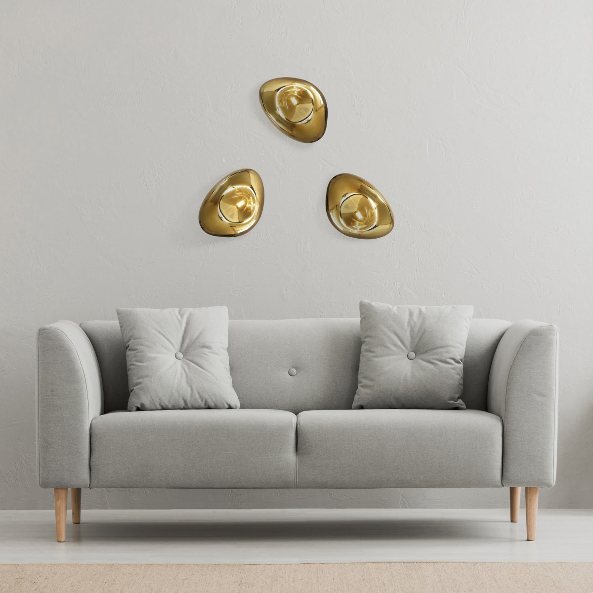 Mabell 28cm Goud wandlamp Van Maytoni - Door er meerdere in een groepje aan de muur te hangen, creëert u een stijlvol kunstwerk dat functionaliteit en esthetiek combineert.
