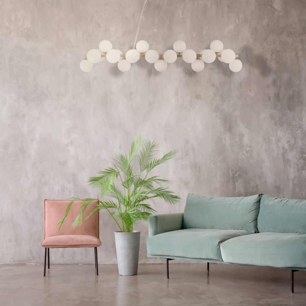 Dallas 123cm Goud hanglamp Van Maytoni - Het unieke ontwerp met ronde glazen koepels in verschillende richtingen creëert een dramatisch en elegant lichtspel dat de kamer vult met warmte en karakter.