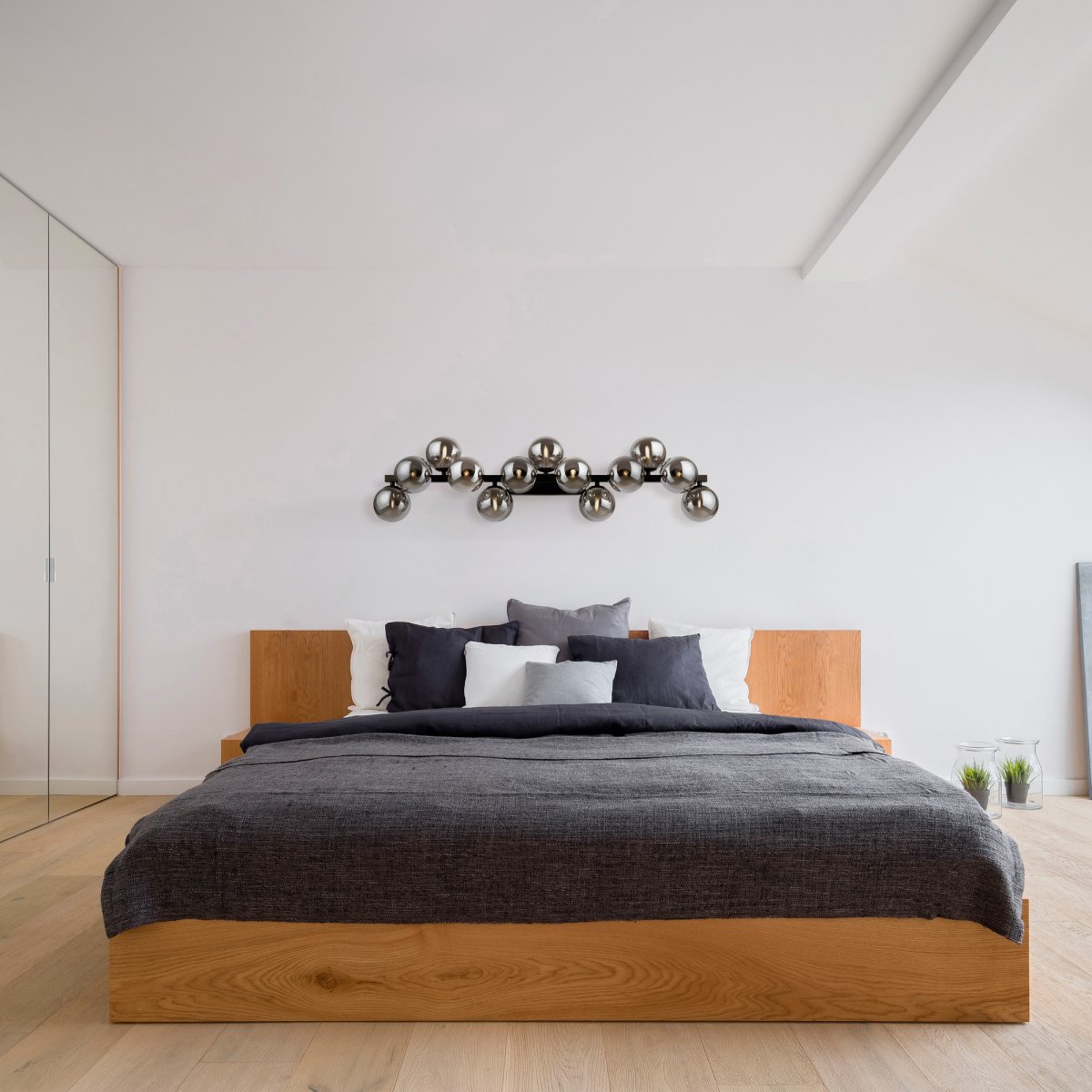 Dallas 95cm Zwart wandlamp Van Maytoni - Creëer een verfijnde en uitnodigende sfeer met Dallas, een lamp die uw huis met klasse en finesse verlicht.