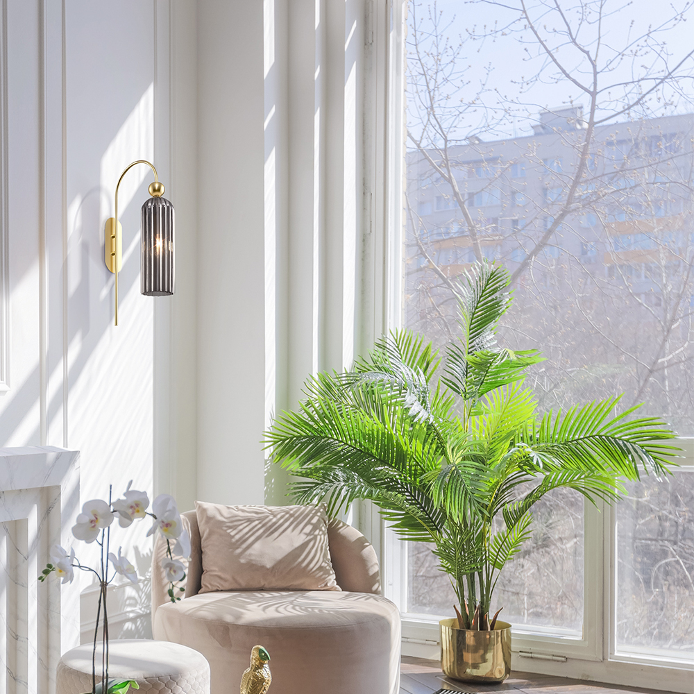 Antic 54cm Rook wandlamp Van Maytoni - Dankzij de verfijnde boogvorm en unieke kleurencombinatie is dit de perfecte keuze voor iedereen die een tijdloze en elegante sfeer aan zijn huis wil toevoegen.