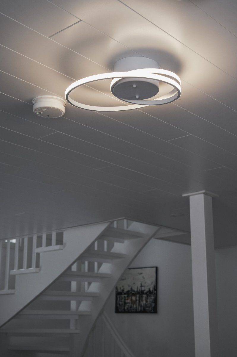 Zibella Ø40 Wit plafondlamp Van Trio Lighting - Met de ingebouwde SWITCH-dimmer kan de helderheid eenvoudig in drie standen worden aangepast &ndash; 100%, 50% en 25% - via een normale stroomonderbreker.