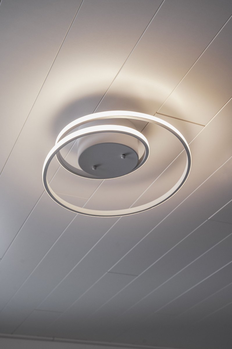 Zibella Ø40 Wit plafondlamp Van Trio Lighting - Met de ingebouwde SWITCH-dimmer kan de helderheid eenvoudig in drie standen worden aangepast &ndash; 100%, 50% en 25% - via een normale stroomonderbreker.