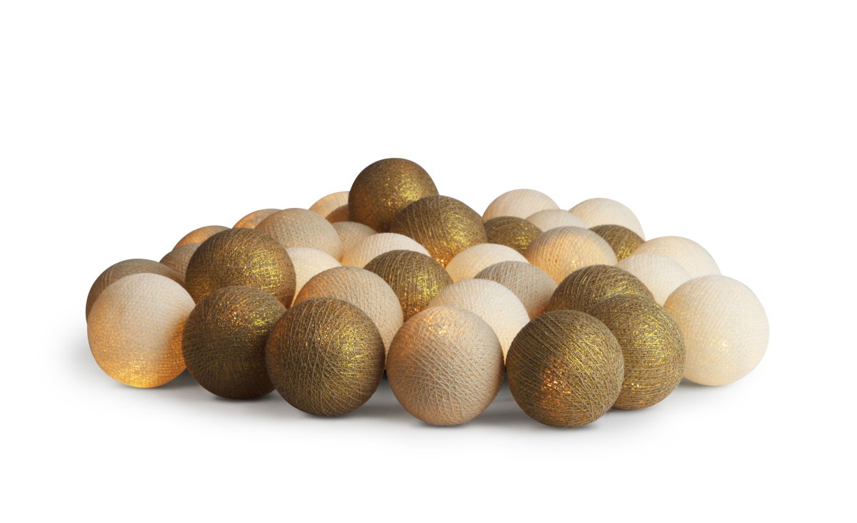 Irislights Gold 35-lights Goud Van Irislights - De elegante Gold-lichtslinger is een prachtige lichtbron van handgemaakte bollen van katoen en polyester.