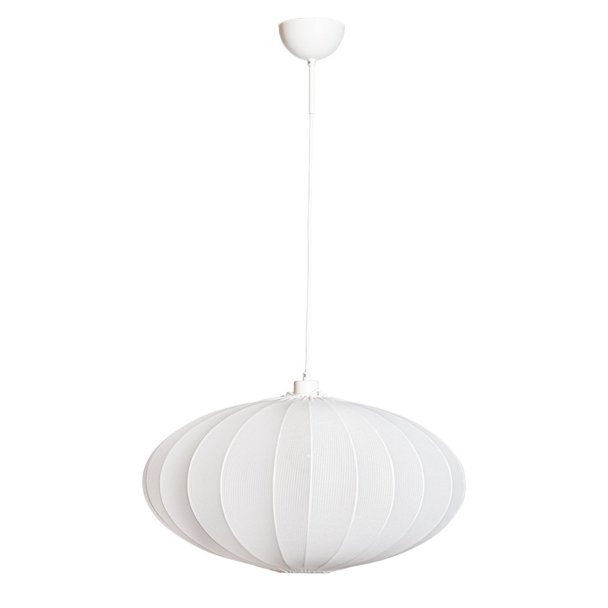 Isola Ø60 Wit hanglamp Van Cottex - Isola is een decoratieve plafondlamp met een zacht afgeronde vorm en een witte textielen kap.