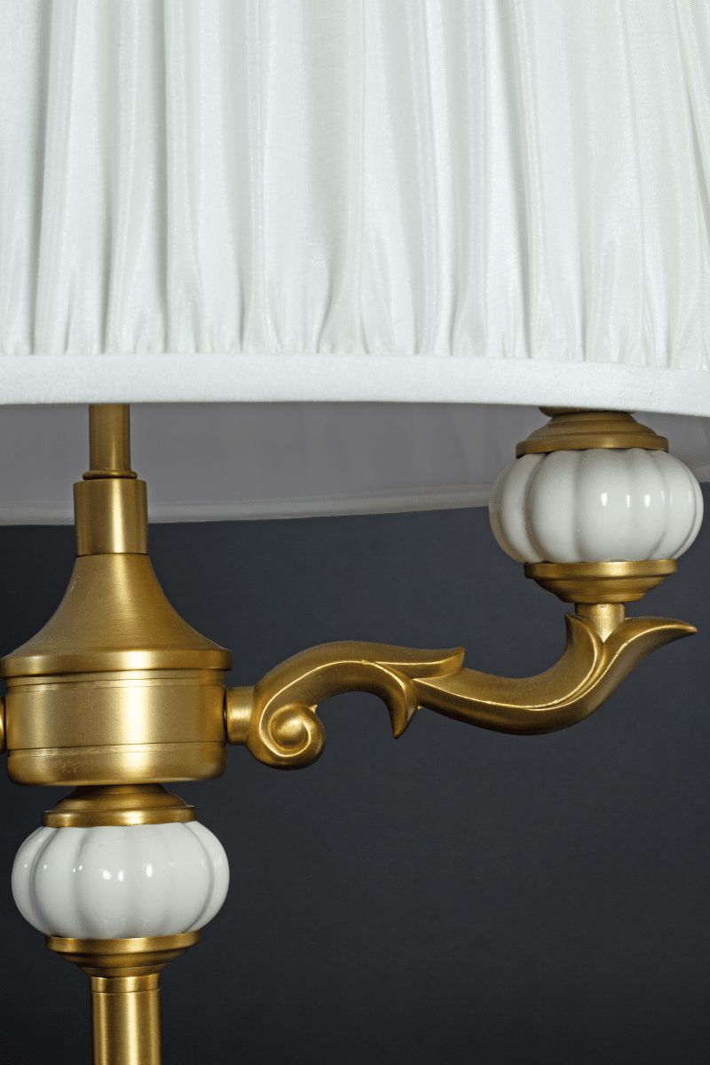 Toulouse 55cm Goud tafellamp Van Aneta Lighting - De Toulouse tafellamp heeft een klassieke en elegante uitstraling met decoratieve details en een prachtige gouden afwerking.