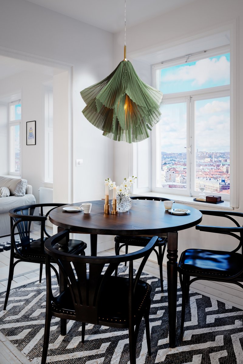 Juliette Ø75 Groente hanglamp Van By Rydéns - Dankzij de unieke vorm en elegante details is Juliette een uitstekende keuze voor wie op zoek is naar een plafondlamp die er niet alleen mooi uitziet, maar ook de juiste sfeer in de kamer uitstraalt.