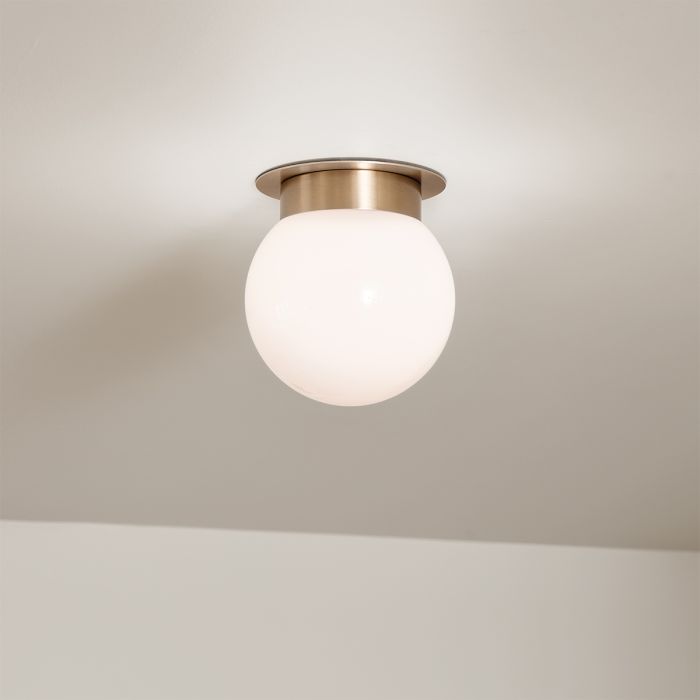 Albers Ø20 Messing plafondlamp Van Elstead Lighting - De Albers plafondlamp zorgt voor een mooie en gelijkmatige lichtverspreiding, zowel afzonderlijk als in combinatie met meerdere lampen.