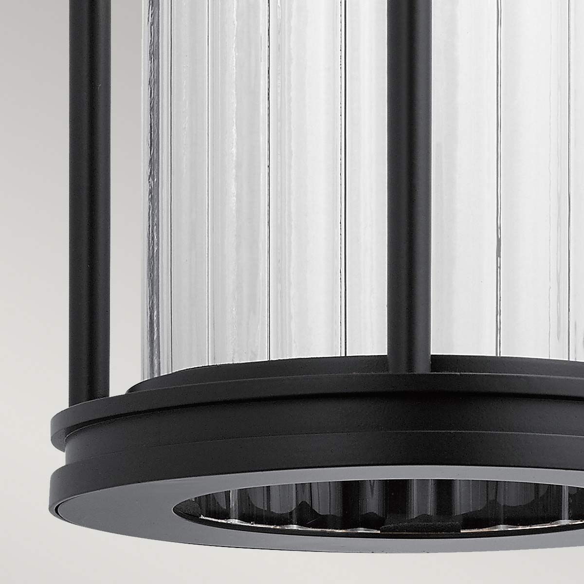 Barras Zwart buitenlamp Van Elstead Lighting - De lamp heeft een IP44-classificatie, wat betekent dat hij bestand is tegen spatwater en weersinvloeden.