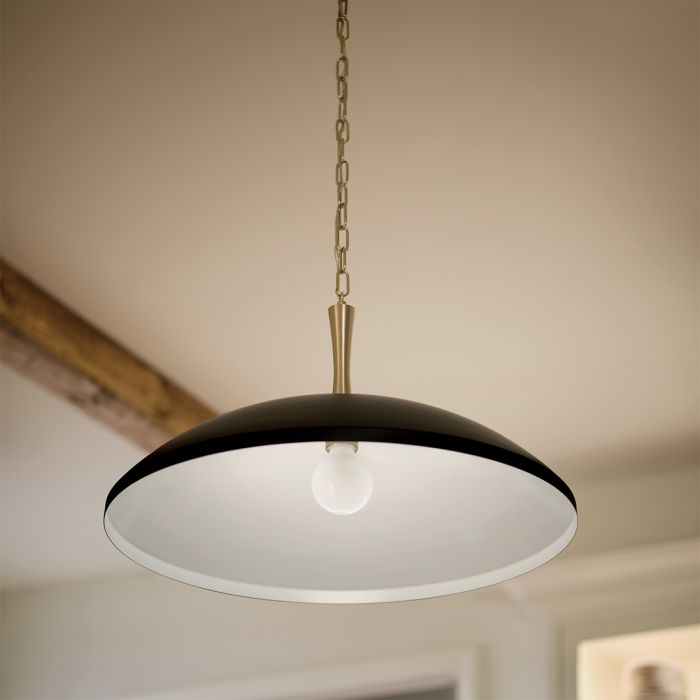 Delarosa Ø50 Zwart/brons hanglamp Van Elstead Lighting - Elegante details en een ketting in een lichtbronskleurige afwerking geven de lamp een exclusieve uitstraling.