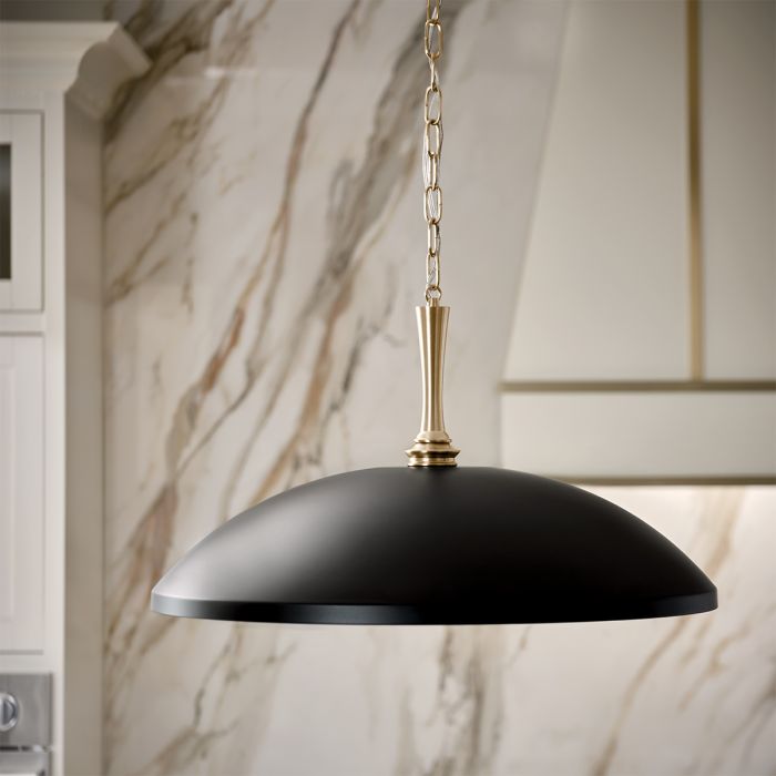 Delarosa Ø50 Zwart/brons hanglamp Van Elstead Lighting - Elegante details en een ketting in een lichtbronskleurige afwerking geven de lamp een exclusieve uitstraling.