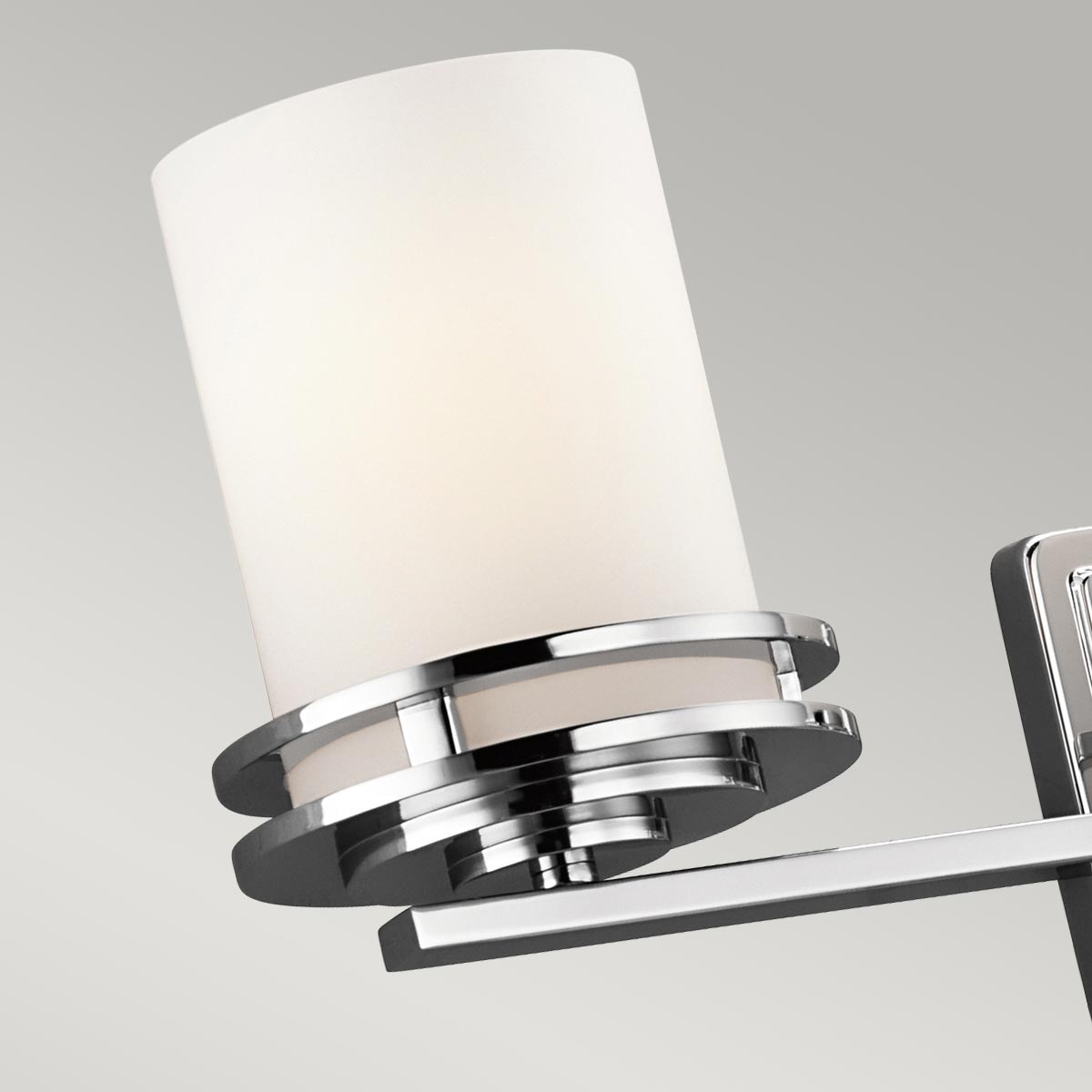 Hendrik 60cm Gepolijst chroom badkamerlamp Van Elstead Lighting - Dankzij de gepolijste chromen afwerking en de elegante opaalglazen kappen cre&euml;ert het een stijlvolle en verfijnde indruk.