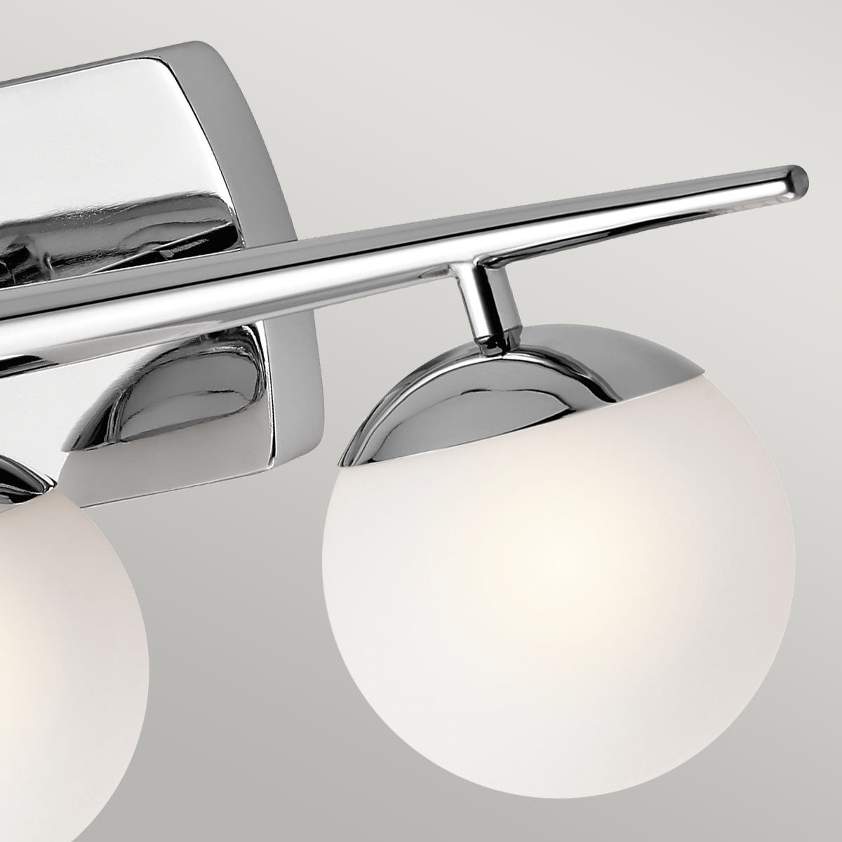 Jasper 62cm Gepolijst chroom badkamerlamp Van Elstead Lighting - Dankzij het stijlvolle design is de lamp zowel praktisch als decoratief in de badkamer.
