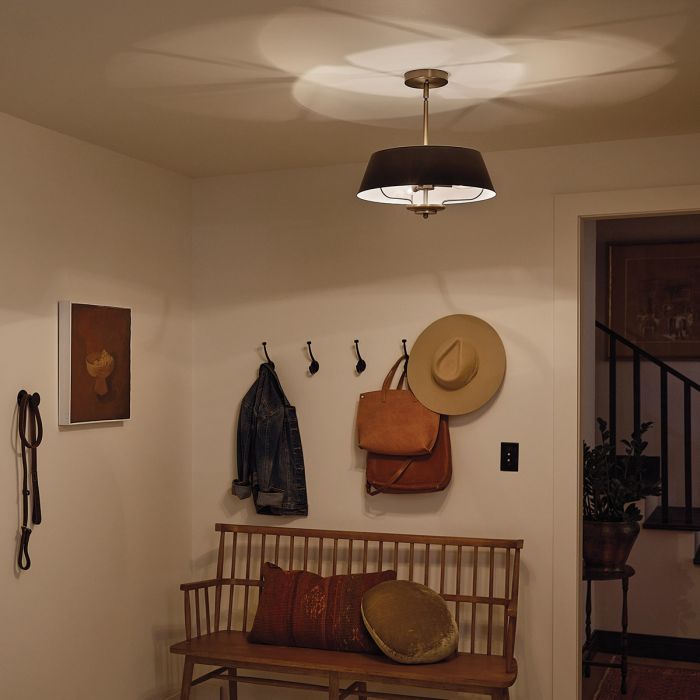 Luella Ø40 Zwart hanglamp Van Elstead Lighting - Luella is geïnspireerd op decoratieve elementen uit het begin van de 20e eeuw en combineert verfijnde eenvoud met tijdloze charme.