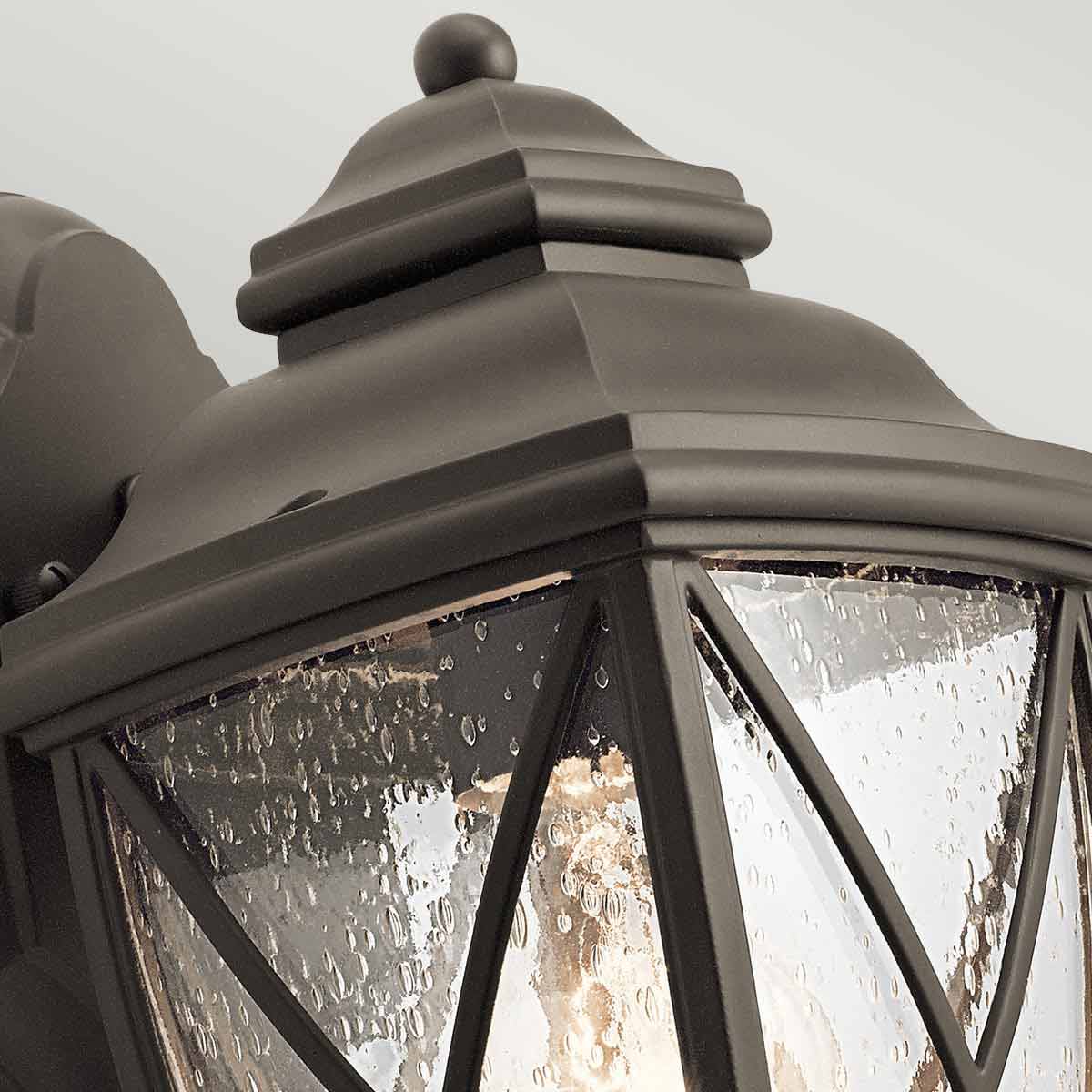 Tangier Antiek brons buitenlamp Van Elstead Lighting - Deze elegante buitenlamp heeft een stijlvol kruispatroon en traditionele details die nooit uit de mode raken.