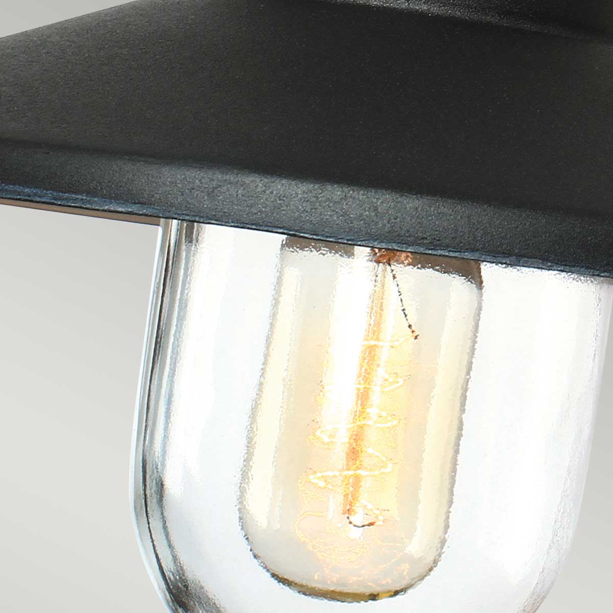 Klampenborg Ø28 Zwart buitenlamp Van Elstead Lighting - De lamp heeft een IP44-classificatie en wordt geleverd met maar liefst 15 jaar garantie.