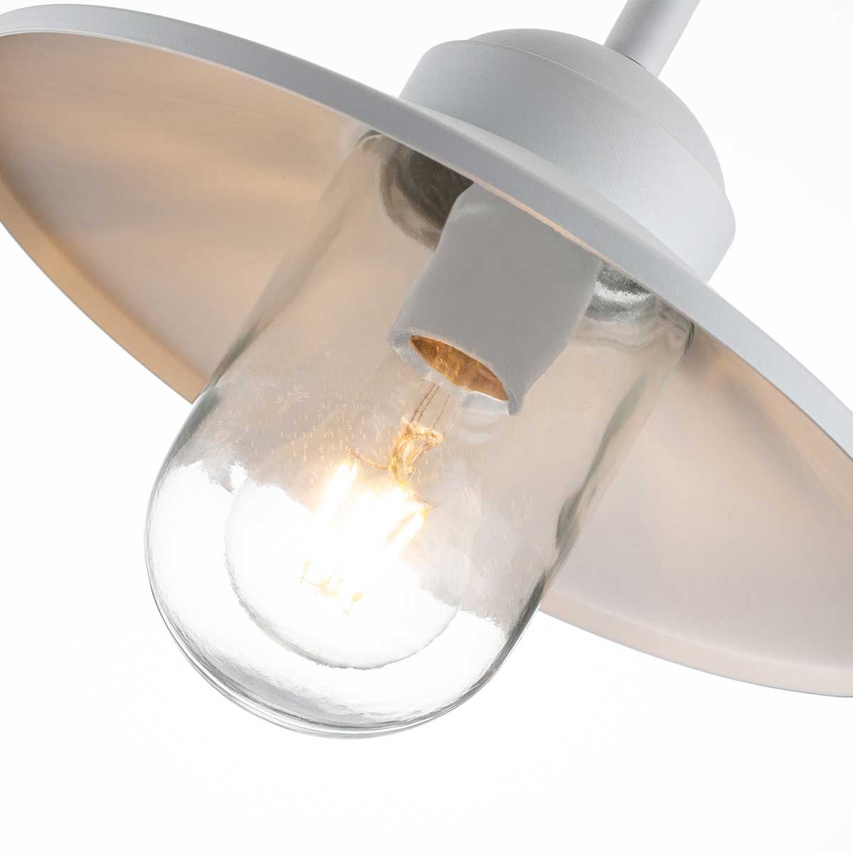 Klampenborg Ø28 Wit buitenlamp Van Elstead Lighting - De lamp heeft een IP44-classificatie en wordt geleverd met maar liefst 15 jaar garantie.